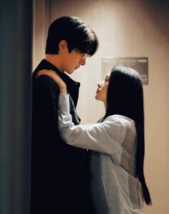 SÁU LẦN TỰ B Á N THÂN